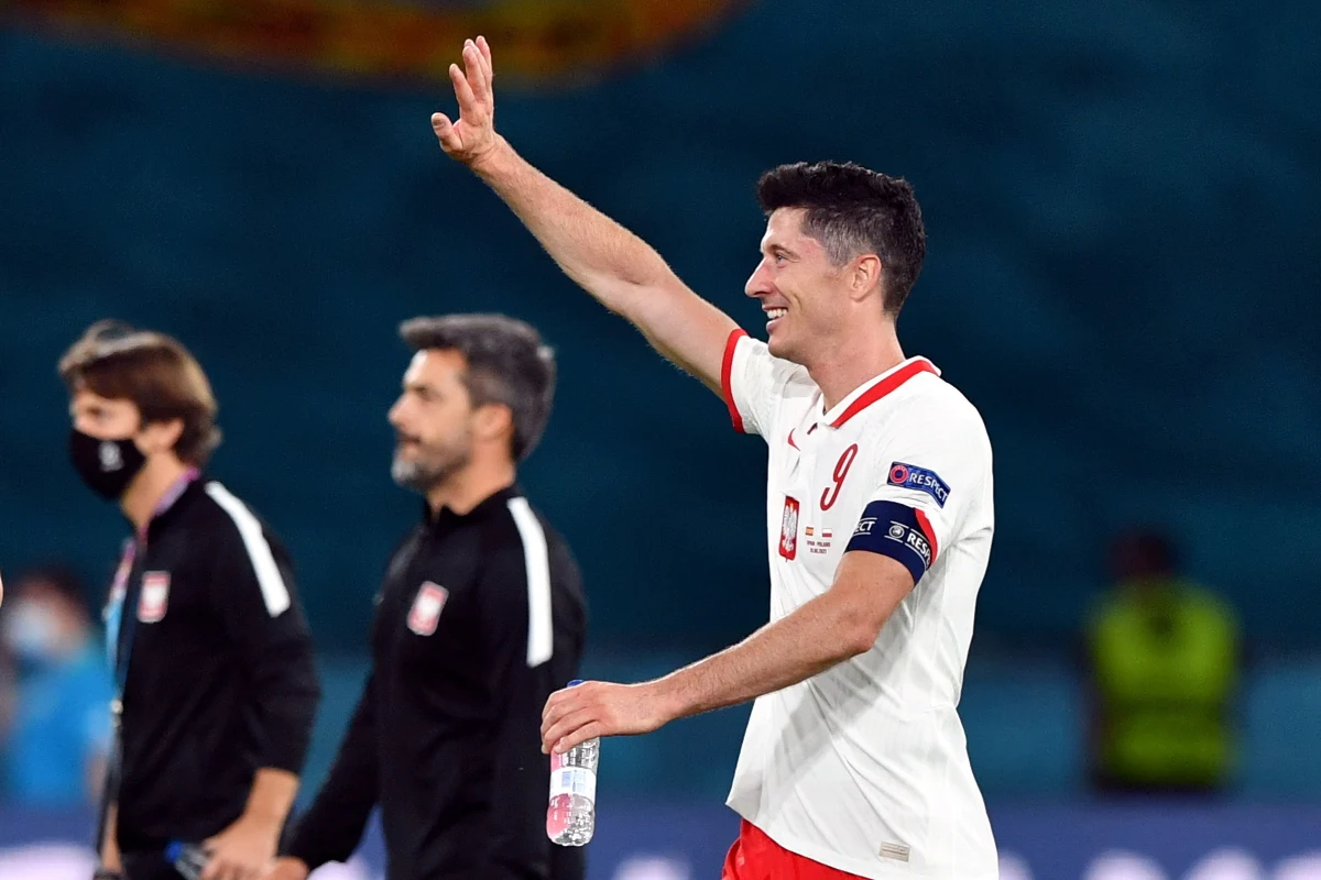 Po meczu Polski z Hiszpanią (1:1) w mistrzostwach Europy kapitan piłkarskiej reprezentacji Polski Robert Lewandowski podkreślił znaczenie zaangażowania i woli walki w drużynie narodowej. "Uwierzyliśmy, że determinacją można dużo zdziałać" - powiedział na antenie TVP.