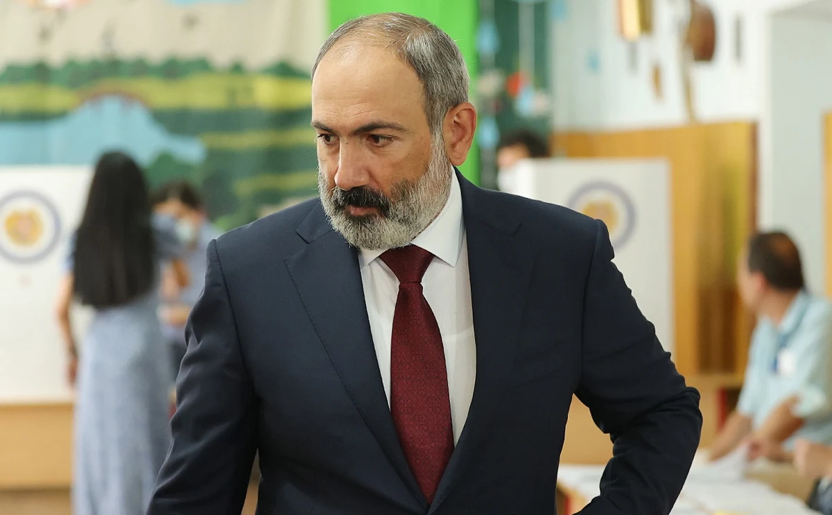 Pełniący obowiązki premiera rządu Armenii Nikol Paszynian ogłosił w nocy z niedzieli na poniedziałek zwycięstwo w niedzielnych przedterminowych wyborach parlamentarnych po tym jak jego ugrupowanie objęło zdecydowane prowadzenie Jego główny rywal Robert Koczarian kwestionuje wyniki i prawidłowość przeprowadzenia wyborów.