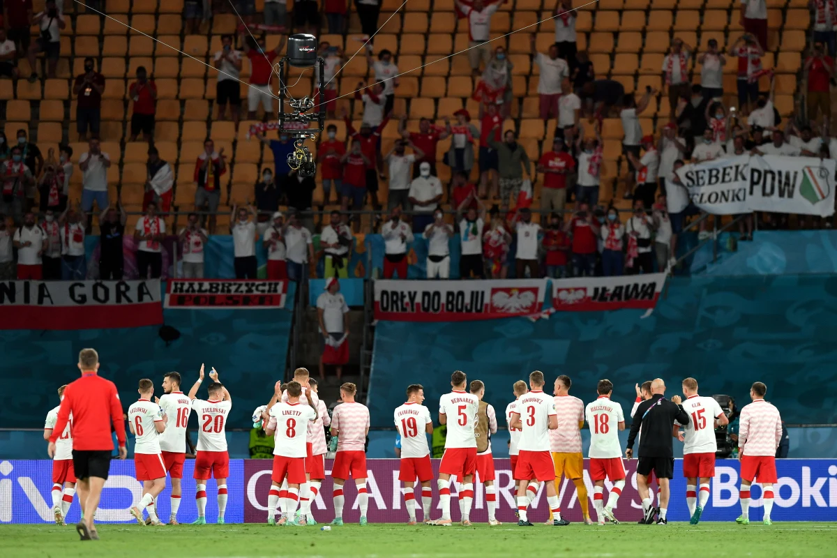 Przed potyczką ze Szwecją, która zdecyduje o awansie do fazy pucharowej Euro 2020, polska reprezentacja będzie miała jeszcze tylko dwa treningi. Do Sankt Petersburga biało-czerwoni ruszą jutro po południu.