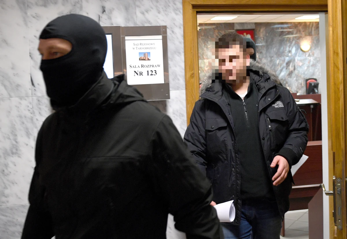 Do Sądu Rejonowego dla m.st. Warszawy trafił akt oskarżenia przeciwko Bartłomiejowi M.: były współpracownik Antoniego Macierewicza i były rzecznik MON odpowie za reklamowanie i sprzedawanie wódki "Misiewiczówka" bez wymaganego zezwolenia.