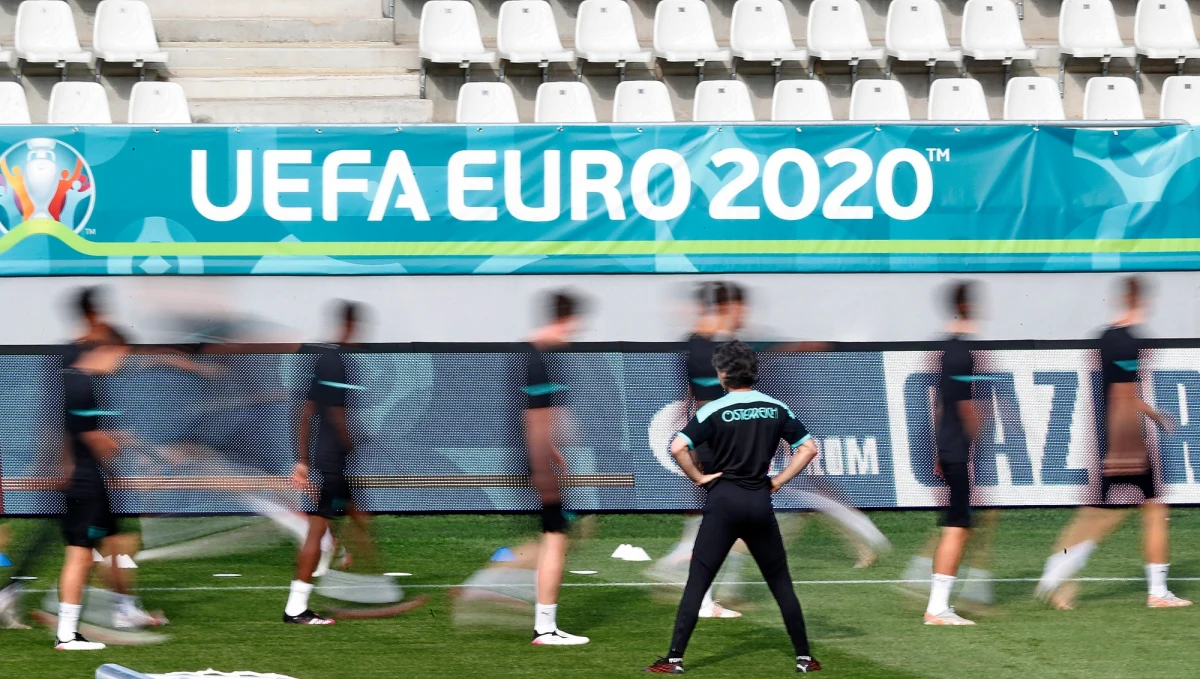 Cztery mecze Euro 2020 obejrzą dzisiaj piłkarscy kibice: będą to starcia Rosji z Danią, Finlandii z Belgią, zespołów Holandii i Macedonii Północnej oraz Ukrainy i Austrii. Dwie spośród tych ekip – Belgia i Holandia – mają już gwarancję gry w 1/8 finału mistrzostw, o awans walczy wciąż natomiast 5 z grających dzisiaj zespołów. Żadnych szans nie ma już Macedonia Północna.