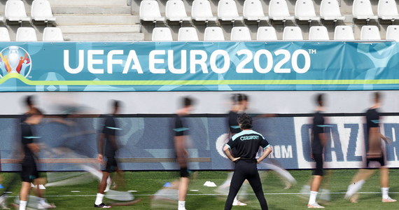 Cztery mecze Euro 2020 obejrzą dzisiaj piłkarscy kibice: będą to starcia Rosji z Danią, Finlandii z Belgią, zespołów Holandii i Macedonii Północnej oraz Ukrainy i Austrii. Dwie spośród tych ekip – Belgia i Holandia – mają już gwarancję gry w 1/8 finału mistrzostw, o awans walczy wciąż natomiast 5 z grających dzisiaj zespołów. Żadnych szans nie ma już Macedonia Północna.