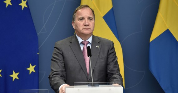 Socjaldemokratyczny premier Szwecji Stefan Loefven jako pierwszy szef rządu w historii tego kraju został w poniedziałek odwołany przez parlament. Wobec niego wotum nieufności wyraziła lewicowa i prawicowa opozycja.