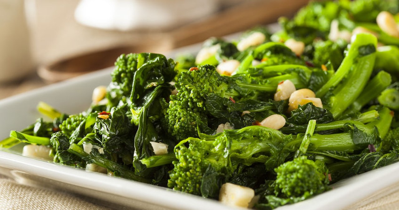 Lepszy kuzyn brokułu zbija cukier i pomaga chudnąć. Moc błonnika i witamin