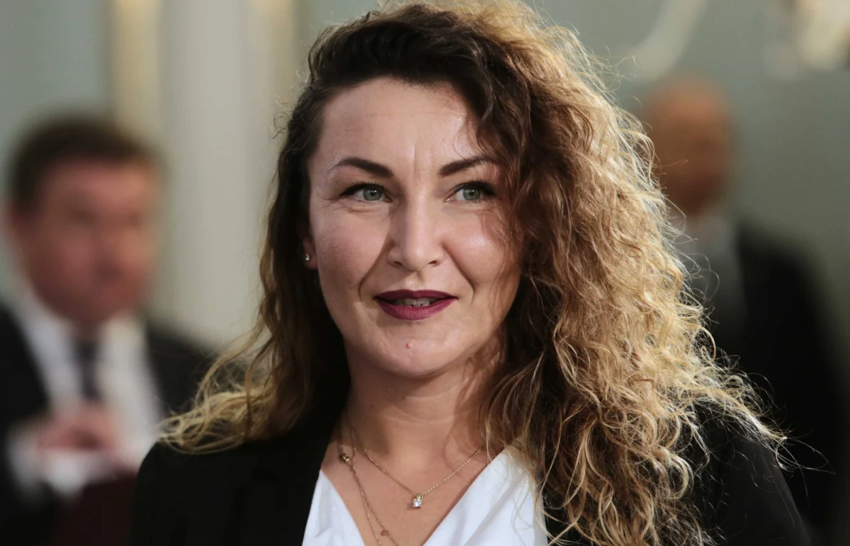 Partia Republikańska proponowała mi przejście w jej szeregi - mówi w rozmowie z RMF FM posłanka Porozumienia Monika Pawłowska. W Porannej rozmowie w RMF FM poseł Kamil Bortniczuk przekonywał, że jeśli były jakieś negocjacje z należącą niegdyś do Lewicy parlamentarzystką, to były one prowadzone "na własną rękę" przez członków Partii Republikańskiej. „Z panią Pawłowską mnie w jednej partii nie będzie” – zapewniał. 