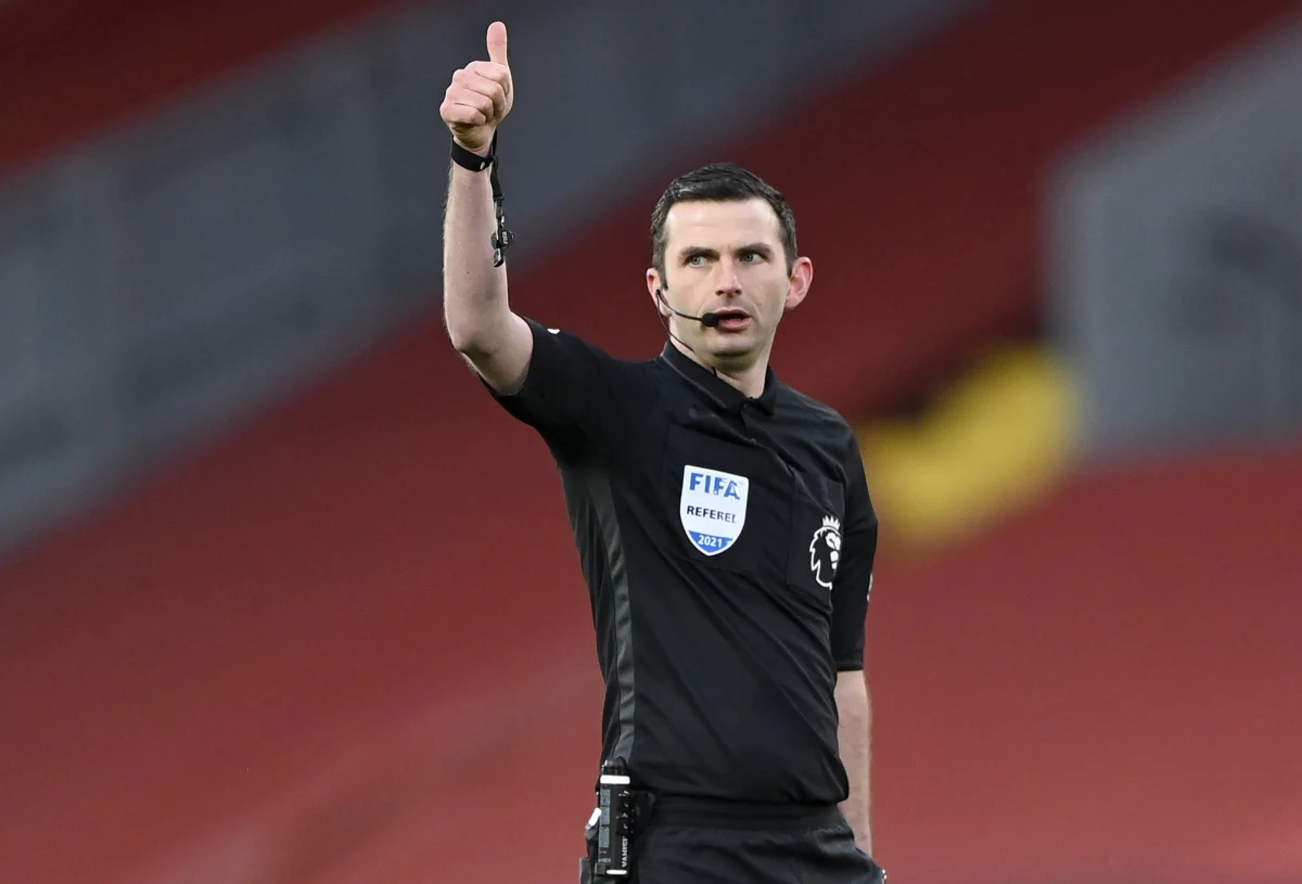 Angllik Michael Oliver będzie sędzią głównym środowego meczu Polski ze Szwecją w Sankt Petersburgu w grupie E piłkarskich mistrzostw Europy. Spotkanie rozstrzygnie o dalszych losach biało-czerwonych w turnieju - przypadku zwycięstwa zapewnią sobie awans.