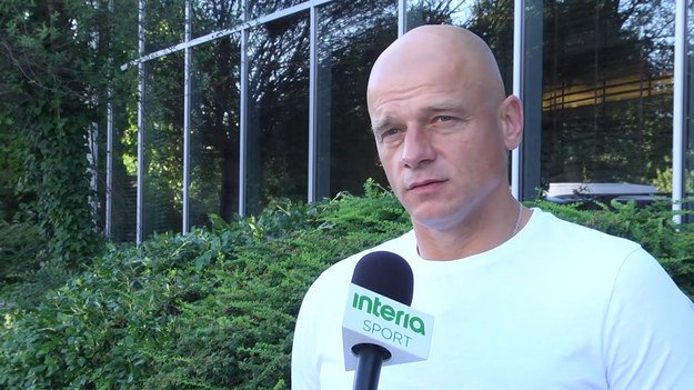 Decyzja Paulo Sousy już w styczniu o tym, że to Wojciech Szczęsny jest numerem jeden był uważam niekorzystna dla całej reprezentacji. Rywalizacja do końca zawsze wpływała dobrze na cały zespół, zwłaszcza w takim momencie jak przed Euro. Nie podzielam opinii, że w meczu ze Słowacją Wojciech Szczęsny popełnił błąd przy pierwszej bramce. Tak samo uważam, że w spotkaniu z Hiszpania w niektórych sytuacjach sprzyjało mu szczęście - mówi w rozmowie z Interią były bramkarz reprezentacji Polski Wojciech Kowalewski.