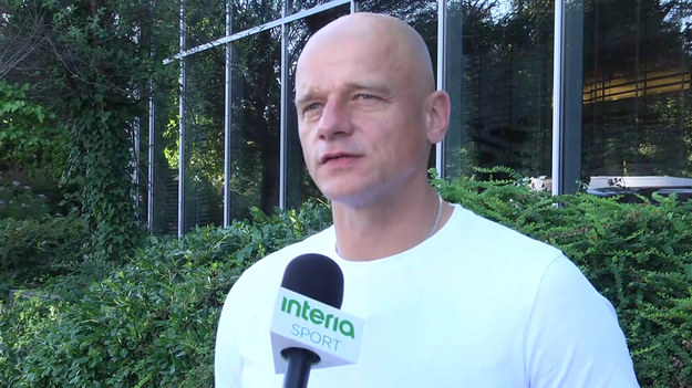 To nie jest dobry moment na wystawianie ocen odnośnie pracy z reprezentacją Polski Paulo Sousie, bo turniej jeszcze trwa. Eksperci rywalizują ze sobą, kto i jaką szybciej wyda ocenę. Moim zdaniem w tym wszystkim brakuj chłodnej głowy i czysto merytorycznej oceny - mówi w rozmowie z Interią były bramkarz reprezentacji Polski Wojciech Kowalewski.