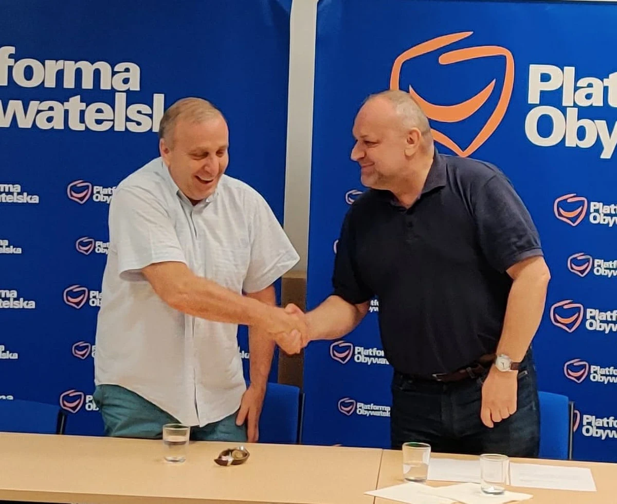 Były lider PO Grzegorz Schetyna został w poniedziałek p.o. szefa regionu dolnośląskiego Platformy i tym samym wraca do Zarządu Krajowego partii. W nieoficjalnych rozmowach politycy PO podkreślają, że zyska on teraz większy wpływ na partię, a po powrocie Donalda Tuska - być może nawet jakieś ważne stanowisko.