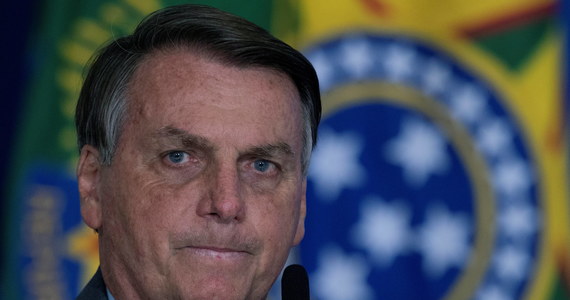 Prezydent Brazylii Jair Bolsonaro zaatakował na konferencji dziennikarza, który zwrócił mu uwagę, że często uchyla się od obowiązku noszenia maseczki. "Zamknij się! Jesteś draniem. Zajmujesz się zgniłym dziennikarstwem, które jest bezużyteczne. Niszczysz brazylijską rodzinę, brazylijską religię” – krzyczał Bolsonaro. 