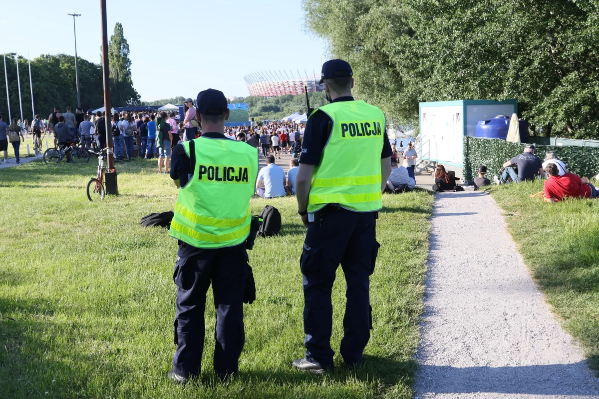 Wysokie nagrody pieniężne dla całego kierownictwa. Szeregowi funkcjonariusze premiowani tylko w wyjątkowych przypadkach. Taki scenariusz potwierdza się we wszystkich służbach mundurowych podległych MSWiA - informuje Krzysztof Zasada. 