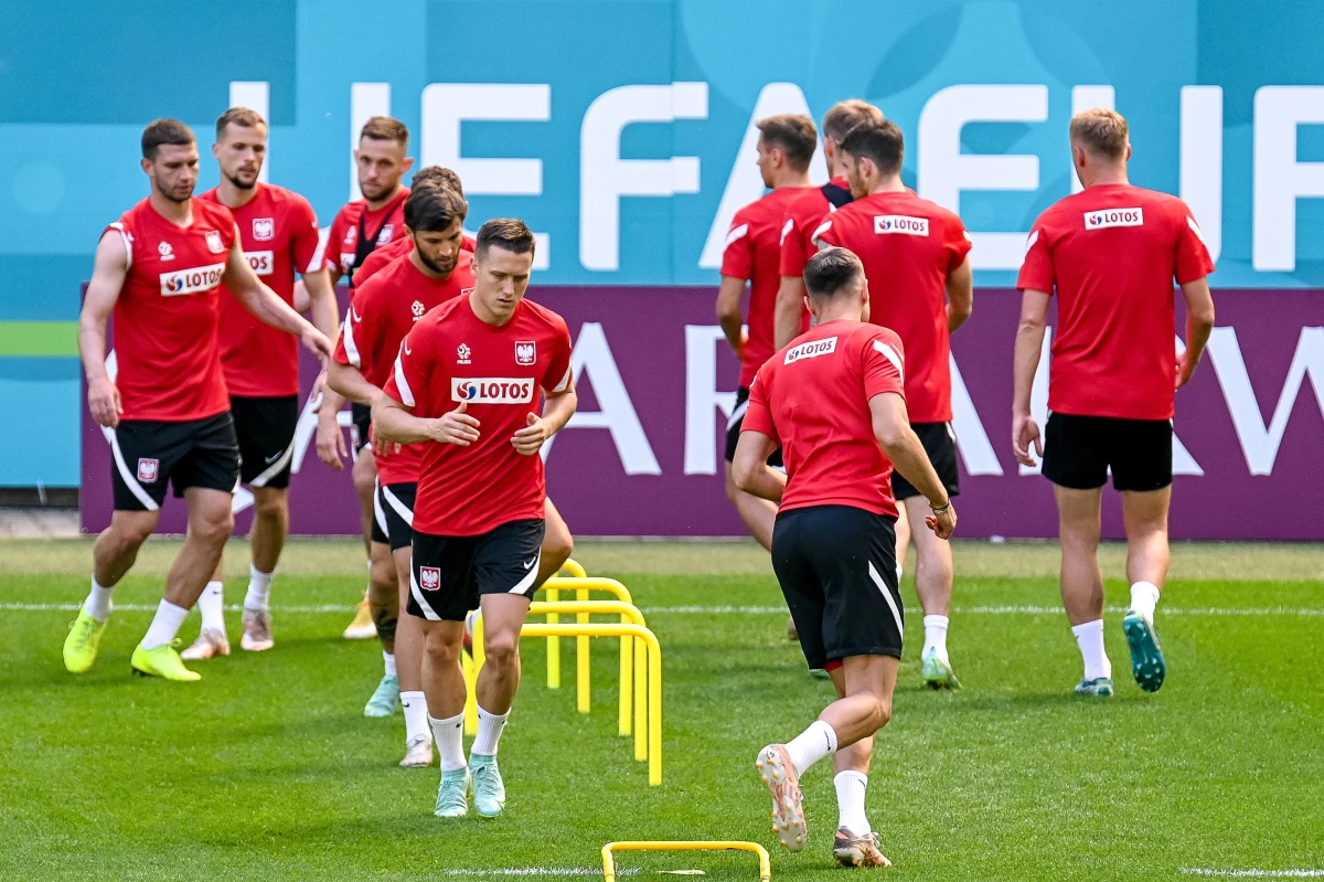 To już drugie na Euro 2020 starcie Polaków o „być albo nie być”: w swoim ostatnim meczu w grupie biało-czerwoni zmierzą się dzisiaj ze Szwecją. Przeciwnik ma już gwarancję gry w 1/8 finału mistrzostw, nam do awansu potrzebne jest zwycięstwo. Jaki wynik spotkania Szwecja – Polska typujecie? Czy zdołamy wyjść z grupy? Zapraszamy do głosowania i komentowania!