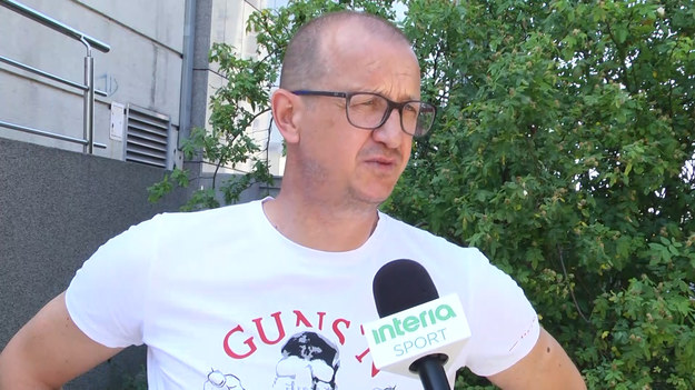  - Dobrze, że w Legii nikt nie klepie się po plecach, tylko mówi to, co myśli prosto w oczy. Być może to właśnie pomoże Legii w pierwszym meczu z norweskim Bodo i to pomoże zbudować silną drużynę. Jeśli będziemy się tylko klepać po plecach, to na pewno niczego dobrego nie zbudujemy. Czesław Michniewicz ma swoje zdanie, Dariusz Mioduski swoje, a najważniejsze jest, aby Legia zagrała przynajmniej w fazie grupowej Ligi Europy. Nie wyobrażam sobie, żeby Legia odpadła już w pierwszej rundzie eliminacji do Ligi Mistrzów - mówi w rozmowie z Interią były obrońca Legii Warszawa Marek Jóźwiak.