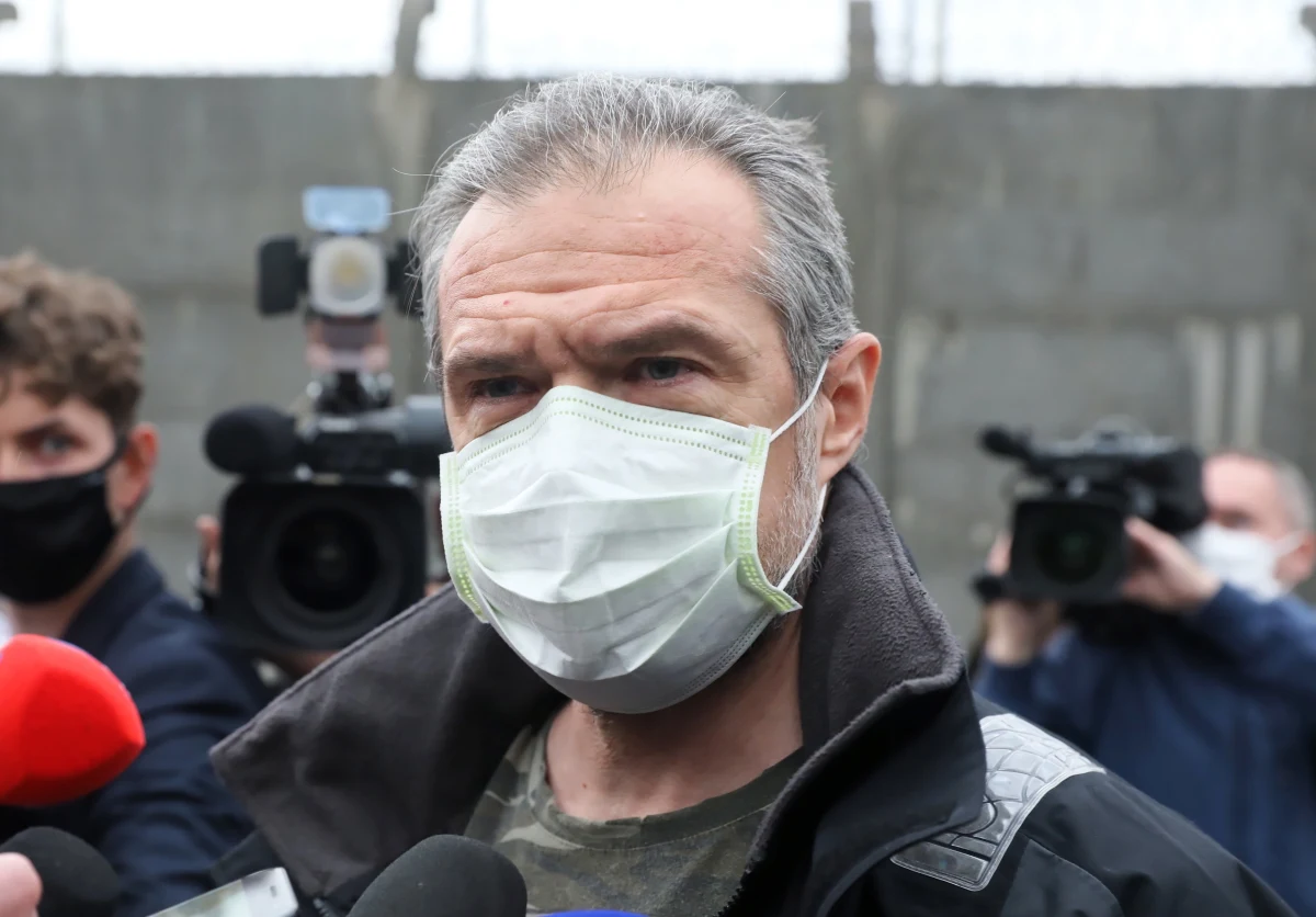 Prokuratura Okręgowa w Warszawie zamierza zweryfikować źródło pochodzenia pieniędzy wpłaconych tytułem poręczenia majątkowego za Sławomira Nowaka. Pełnomocnik wpłacającej, czyli córki podejrzanego, zapewnił w rozmowie z PAP, że źródło jest legalne. Pieniądze pochodzą z pożyczek od rodziny i znajomych.