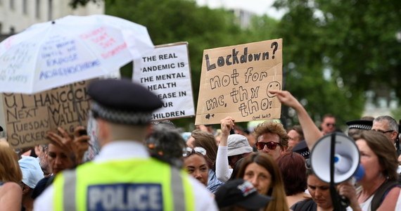 Downing  Street zaatakowana piłeczkami tenisowymi  przez tłum protestujący przeciwko lockdownowi. Czy była to szczególna demonstracja, czy jedna z wielu jakie przetoczyły się przez brytyjską stolice?  