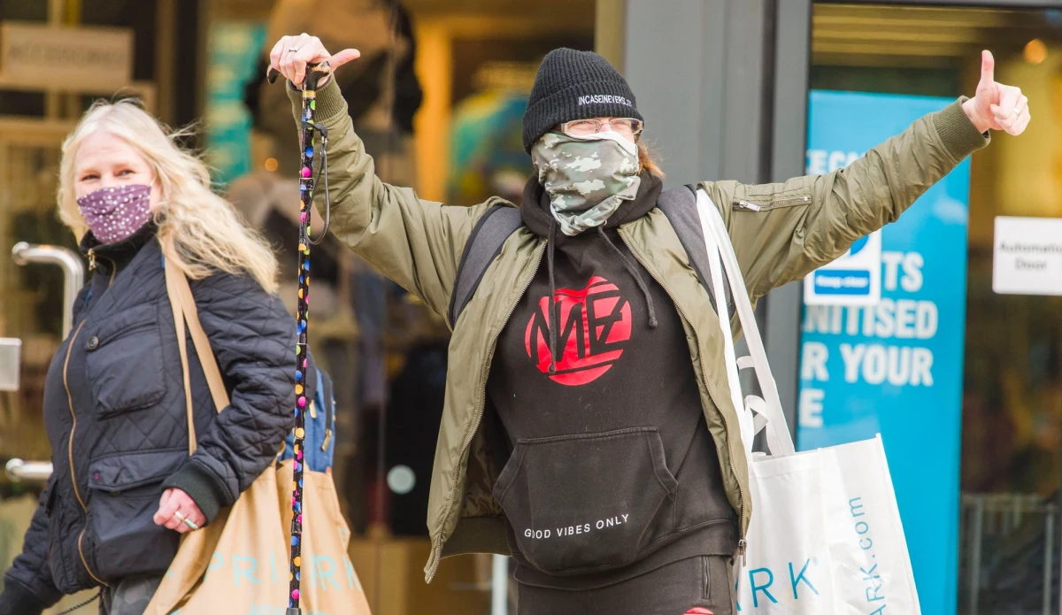 Obecny poziom restrykcji koronawirusowych w Szkocji zostanie utrzymany do 19 lipca, a powrót do niemal całkowitej normalności powinien nastąpić do 9 sierpnia - ogłosiła we wtorek szefowa tamtejszego rządu Nicola Sturgeon.