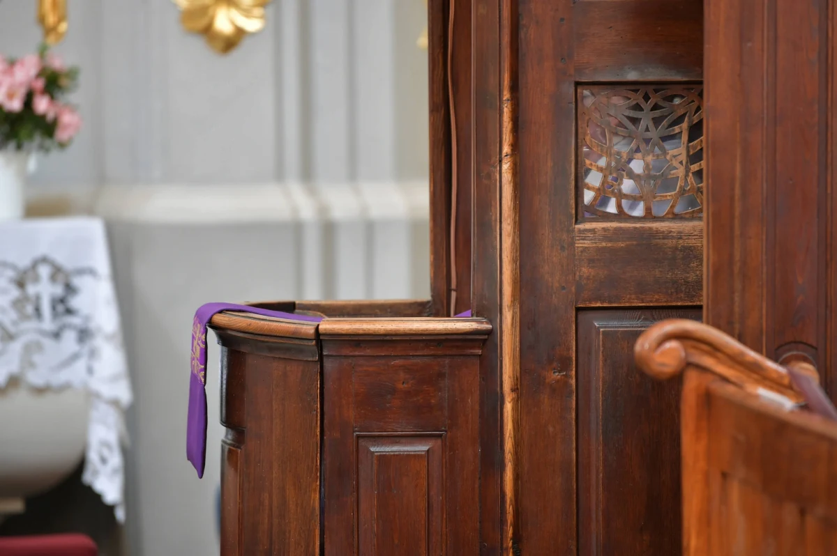 "Fundusz Kościelny, z którego finansowane są składki duchownych, wzrósł o 11 mln zł do 181,8 mln złotych. Jeszcze nigdy nie pochłonął tak dużo" -  donosi Rzeczpospolita w najnowszym wydaniu. 