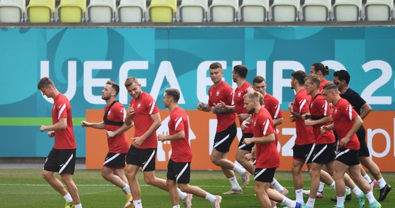 Przed biało-czerwonymi ostatni mecz grupowy na Euro 2020. Pokonanie Szwecji da nam 1/8 finału. Inny wynik zakończy dla nas turniej. Najmłodsi kibice tego nie pamiętają, ale był taki okres, kiedy słowo "Szwecja" wywoływało wręcz lawinę złych myśli, złych skojarzeń i generalnie kierowało nas w stronę słowa „porażka”. Czy kadra Paulo Sousy to zmieni? Po remisie w Sewilli można wierzyć, że tak.