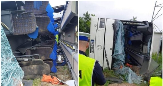 Wypadek autobusu wiozącego dzieci na drodze krajowej nr 45 w miejscowości Jełowa na Opolszczyźnie. Do szpitala trafiło w sumie sześcioro dzieci i kierowca. Autokarem jechała na wycieczkę grupa 10-letnich uczniów.