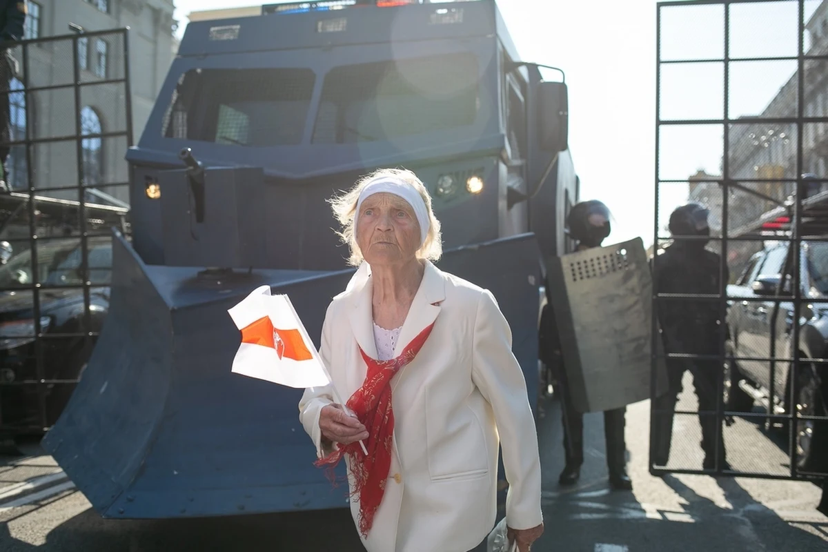 ​Żywie Biełaruś! Poruszający głos białoruskich artystów i aktywistów wybrzmi od 23 czerwca w centrum Berlina. W Instytucie Pileckiego - otwarcie wystawy fotografii, na których twórcy udokumentowali demokratyczne protesty na Białorusi.