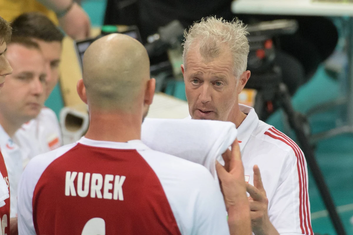 Siatkarki reprezentacji Polski zakończyły już udział w Lidze Narodów 2021, bez awansu do fazy finałowej. Z kolei Biało-Czerwoni siatkarze z wielkim prawdopodobieństwem powalczą o pozycję medalową, a może i o zwycięstwo i... 1 000 000 dolarów - pisze w komentarzu Janusz Uznański, rzecznik Polskiego Związku Piłki Siatkowej