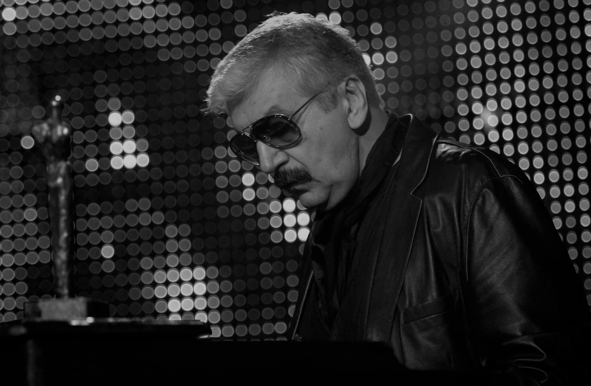 Zmarł pianista, wirtuoz gry na organach Hammonda, kompozytor, wybitny jazzman Wojciech Karolak. O śmierci artysty poinformował w mediach społecznościowych dziennikarz muzyczny Hirek Wrona. Wojciech Karolak miał 82 lata.