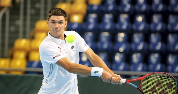 Kamil Majchrzak wygrał z Holendrem Robinem Haase 6:7 (5-7), 7:6 (7-4), 6:4 w drugiej rundzie trzystopniowych kwalifikacji wielkoszlemowego Wimbledonu. W drugiej fazie odpadł drugi polski tenisista startujący w eliminacjach męskiego singla - Kacper Żuk.