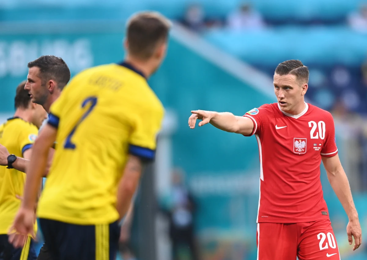 Po porażce ze Szwecją 2:3 i odpadnięciu z mistrzostw Europy piłkarz reprezentacji Polski Piotr Zieliński uznał, że cały turniej jest do zapomnienia. "Po meczu patrzymy w tabelę, ostatnie miejsce, jeden punkt..." - smucił się 27-letni pomocnik Napoli.