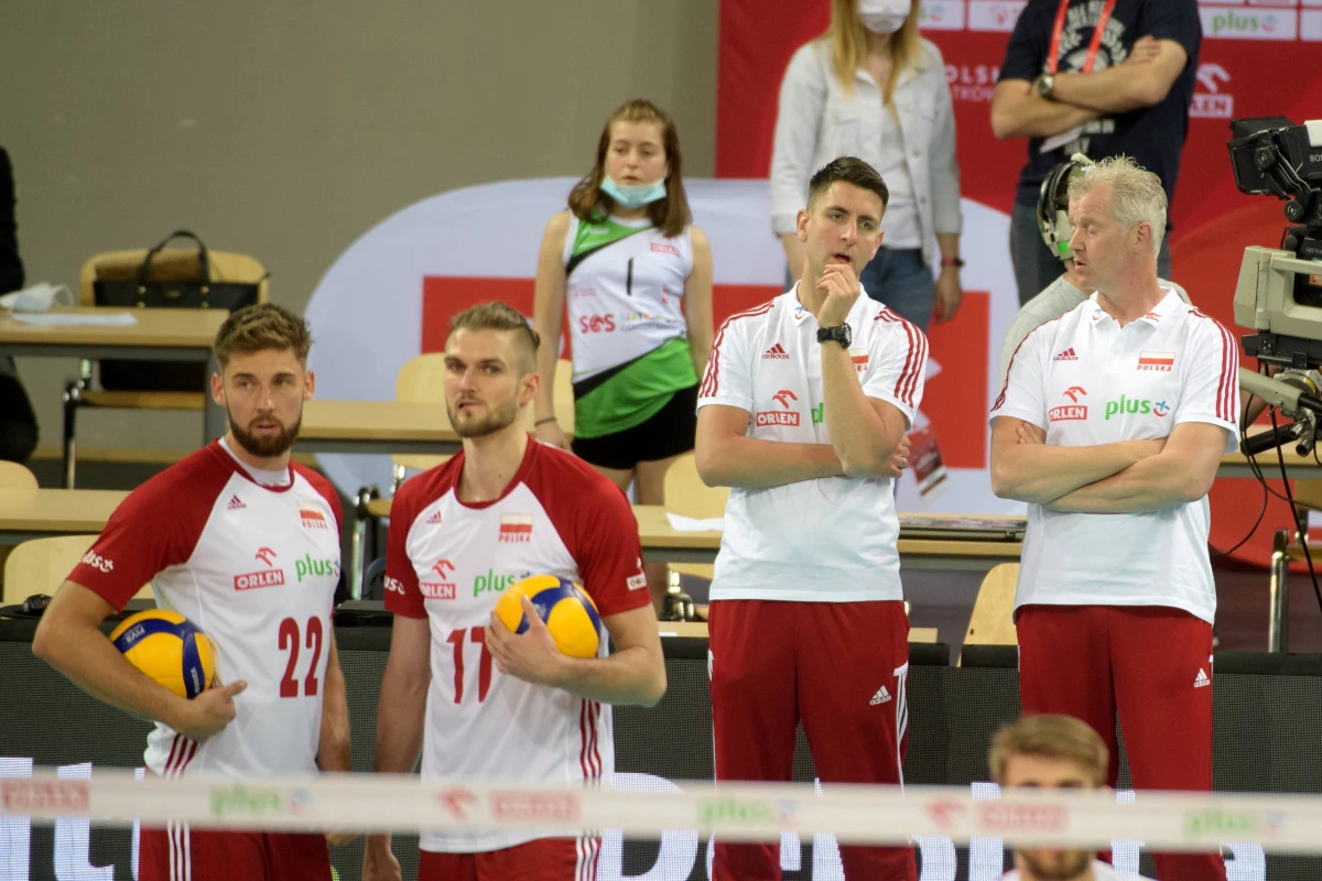 Vital Heynen – trener reprezentacji Polski mężczyzn podał częściowy skład kadry na turniej olimpijski Tokio 2020. Szkoleniowiec wskazał jedenastu spośród dwunastu zawodników, którzy znajdą się w olimpijskiej kadrze. Nazwisko na pozycji libero poznamy po niedzielnym spotkaniu Ligi Narodów. Do Japonii na zgrupowanie poprzedzające igrzyska poleci jeszcze dwu zawodników rezerwowych.