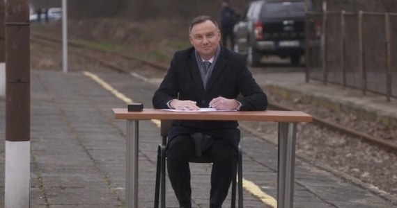 Pociągi wrócą do Końskich. To tam Andrzej Duda na peronie podpisał ustawę "Kolej Plus" - Vimarsana News