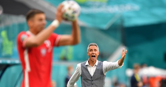 Trener polskich piłkarzy Paulo Sousa przyznał, że jego drużyna zasłużyła "na znacznie więcej niż dostała w tym turnieju". "Wszyscy jesteśmy rozczarowani" - dodał selekcjoner. Biało-czerwoni przegrali w Sankt Petersburgu ze Szwecją 2:3 i odpadli z mistrzostw Europy.