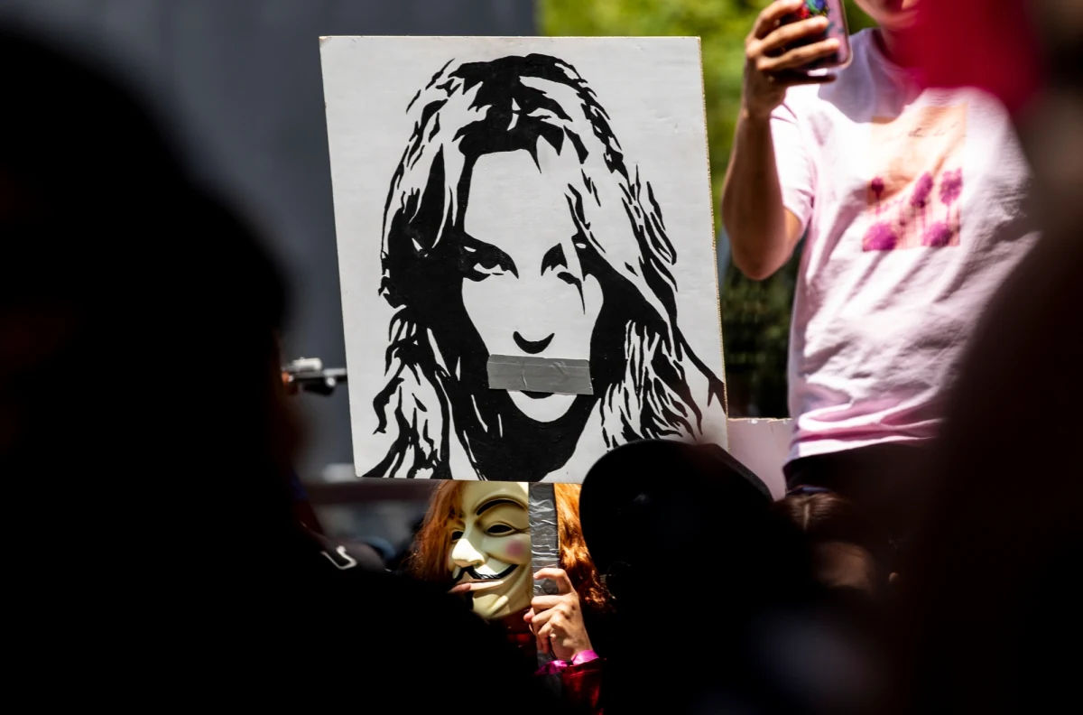 Amerykańska wokalistka Britney Spears zwróciła się do sądu wyższej instancji w Los Angeles o zakończeniu kurateli, której została poddana przed niemal 13 laty. Od tamtej pory nad wszystkimi aspektami jej życia nadzór sprawuje jej ojciec, James Spears. 