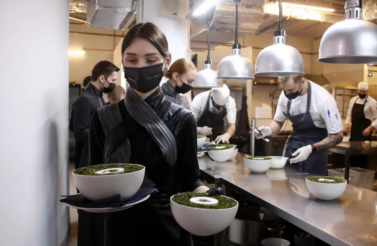 W Rosji w ciągu minionej doby odnotowano 20 182 zakażenia koronawirusem, co jest najwyższym dobowym wzrostem zachorowań od końca stycznia. W Moskwie i Petersburgu odnotowano najwyższy dobowy wzrost liczby zgonów na Covid-19.