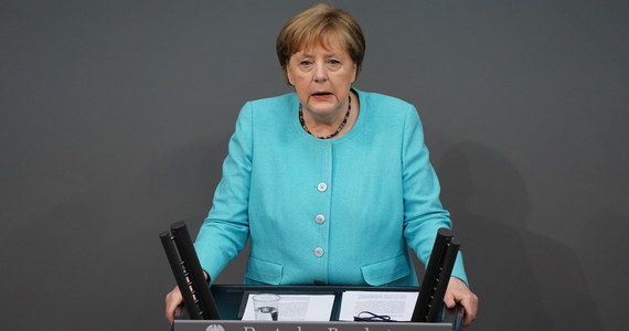 ​Kanclerz Angela Merkel chce większej koordynacji reakcji na działania Rosji. W Bundestagu wezwała do wspólnej odpowiedzi UE na "hybrydowe ataki Rosji". Zasugerowała również, że Unia powinna dążyć do bezpośrednich rozmów z prezydentem Rosji Władimirem Putinem.