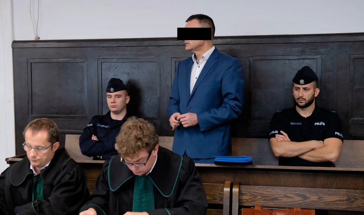 Sąd Okręgowy w Łodzi skazał na 8 lat więzienia wiceprezesa firmy ochroniarskiej Grzegorza Ł., którego uznano za pomysłodawcę tzw. skoku stulecia. W napadzie z 2015 r. skradziono blisko 8 mln złotych. Zatrudniony w firmie ochroniarskiej pod fałszywym nazwiskiem konwojent odjechał autem z gotówką.