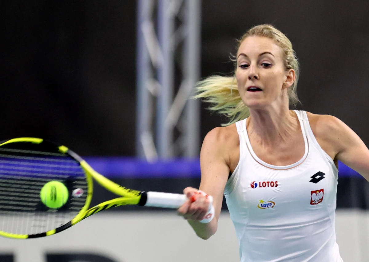 Urszula Radwańska jako jedyna z polskich tenisistek przeszła drugą rundę w trzystopniowych kwalifikacjach wielkoszlemowego Wimbledonu. Na tym etapie odpadły w czwartek Katarzyna Kawa i Magdalena Fręch.