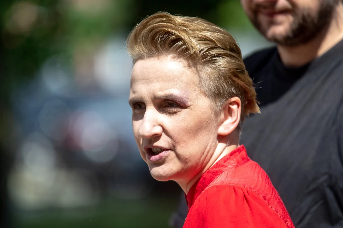 Prokuratura zabezpieczyła część majątku męża posłanki Lewicy Joanny Scheuring-Wielgus. Chodzi o sprawę zakłócenia przez małżeństwo mszy w jednym z toruńskich kościołów. "To jest atak na mnie poprzez mojego męża, to represje prokuratorskie" - komentuje posłanka.