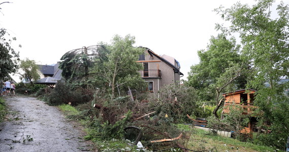 Instytut Meteorologii i Gospodarki Wodnej wydał  ostrzeżenia pierwszego i drugiego stopnia o burzach z gradem dla wschodniej i południowej Polski. Ostrzeżenia obowiązują w dziewięciu województwach.