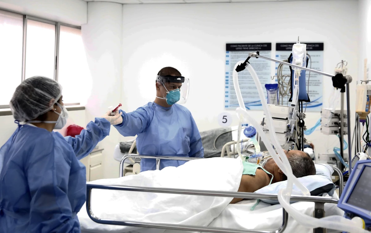 W pięćdziesięciomilionowej Kolumbii, która przeżywa trzecią falę wzmożonego ataku pandemii koronawirusa, oficjalny komunikat rządowy ogłoszony w piątek rano mówi o „nowym tragicznym rekordzie”: w ciągu 24 godzin zmarło tam  prawie siedemset osób i wykryto 32 997 nowych przypadków choroby, co stanowi największą liczbę od początku ataku Covid-19 w tym kraju.