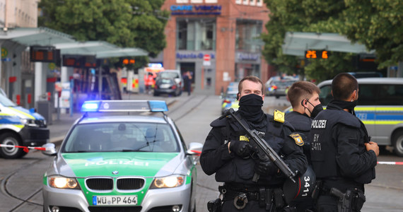 Trzy osoby zginęły w wyniku ataku nożownika w centrum Wuerzburga w środkowych Niemczech. Są też ranni, z których część odniosła poważne obrażenia. Sprawca został zatrzymany. To 24-letni Somalijczyk zamieszkały w tym mieście - przekazała lokalna policja.