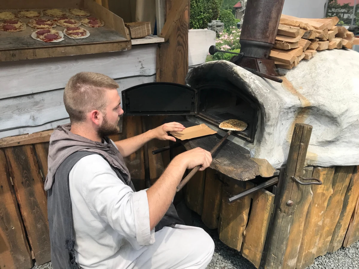 Sobota to był drugi dzień festiwalu Twierdza Smaków na Zamku Czocha. Impreza popularyzuje historię poprzez prezentowanie kuchni minionych epok. Na miejscu był reporter RMF FM Paweł Pyclik - zobaczcie relację zdjęciową. Festiwal trwa do niedzieli!