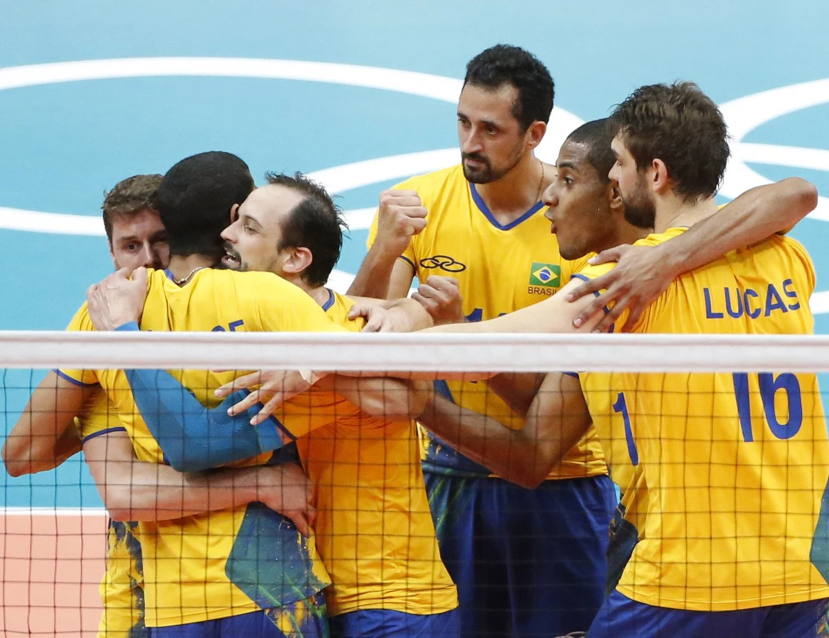 Brazylijscy siatkarze pokonali Francuzów 3:0 (25:20, 25:18, 25:19) i awansowali do finału Ligi Narodów w Rimini. W drugim półfinale grają Polacy i Słoweńcy.