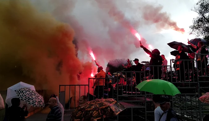 Kibice Wieczystej Kraków świętują awans do IV ligi. Wideo