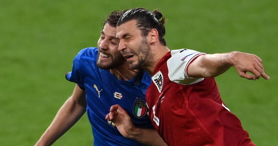 ​"To było jedyne w swym rodzaju cierpienie" - tak mecz włoskich piłkarzy z Austrią (2:1) o awans do ćwierćfinału mistrzostw Europy podsumował po końcowym gwizdku sprawozdawca telewizji RAI. Nie brakuje opinii, że fani "Azzurich" po tym spotkaniu mają nerwy w strzępach.