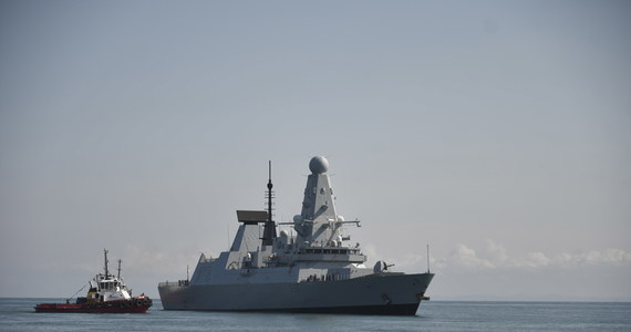 Tajne dokumenty brytyjskiego ministerstwa obrony, dotyczące m.in. misji okrętu HMS Defender na Morzu Czarnym i brytyjskiej obecności wojskowej w Afganistanie, znaleziono na przystanku autobusowym na południu Anglii - podała dzisiaj stacja BBC News. Rząd wszczyna śledztwo. 