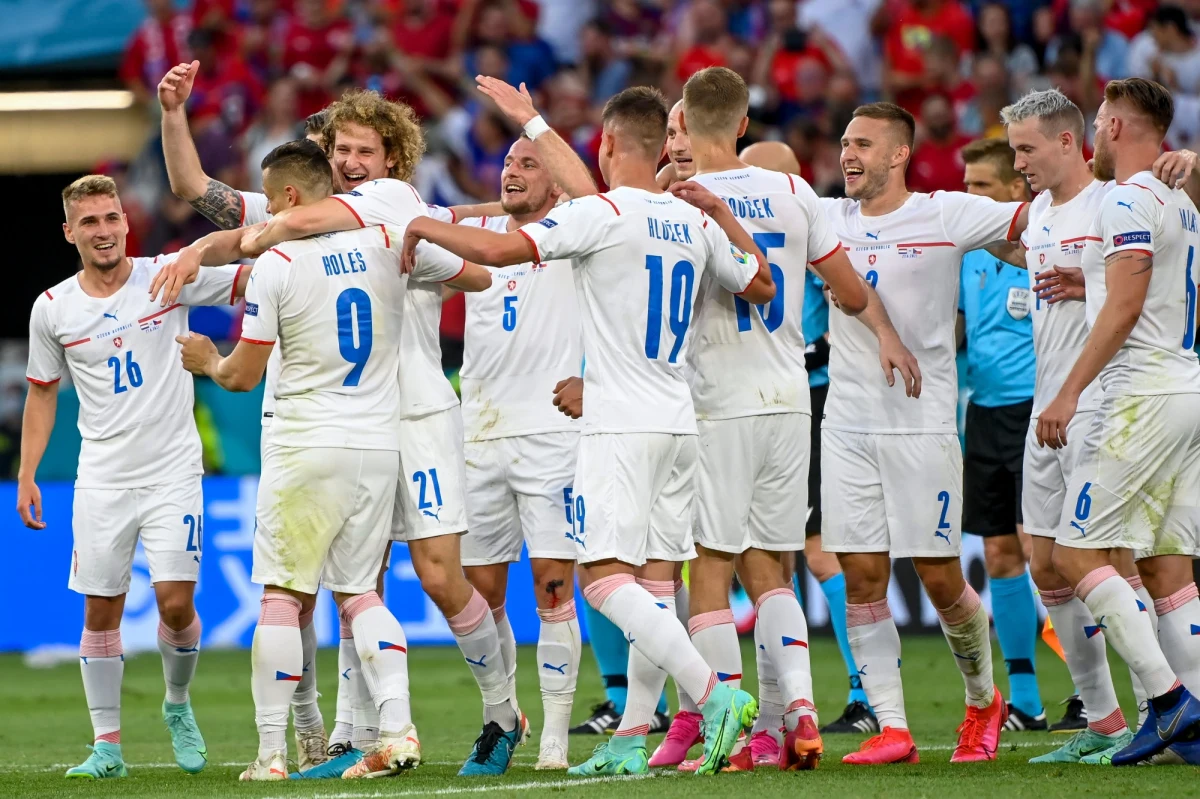 Czesi wyeliminowali z dalszej gry w mistrzostwach Europy Holendrów. W Bukareszcie zapewnili sobie awans do ćwierćfinałów, zwyciężając 2:0. 