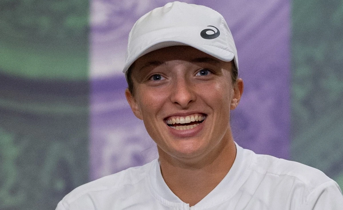 Iga Świątek zainauguruje występ trójki polskich singlistów w wielkoszlemowym Wimbledonie. Rozstawiona z numerem siódmym tenisistka jako jedyna z tego grona wystąpi w poniedziałek, pierwszego dnia turnieju, a jej rywalką na otwarcie będzie Tajwanka Su-Wei Hsieh.