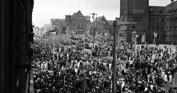 65 lat temu, 28 i 29 czerwca 1956 r., w Poznaniu doszło do robotniczych protestów, które przerodziły się w walki uliczne. Władze do ich stłumienia użyły wojska. Zginęło co najmniej 58 osób, rannych było ponad 600. Poznański Czerwiec był pierwszym polskim buntem robotniczym przeciwko niesprawiedliwości systemu komunistycznego.