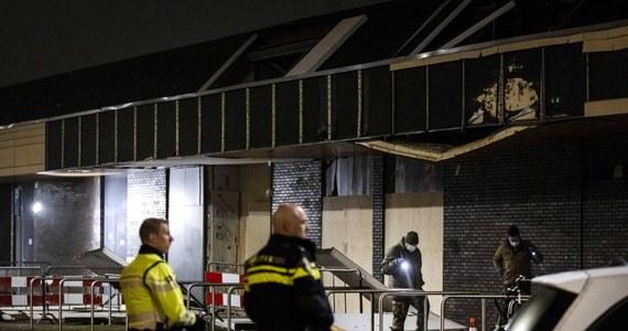 Policja w Beverwijk znalazła materiał wybuchowy w sklepie z polskimi produktami, który wcześniej był już celem ataku. Aresztowano podejrzanego.