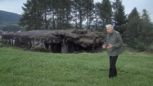 Kultowy program Bogusława Wołoszańskiego. Fascynująca historia XX wieku wciąż kryje w sobie wiele tajemnic. Do tej pory historykom nie udało się wyjaśnić wielu z nich. Niestrudzony Bogusław Wołoszański ruszy tropem sekretnych wydarzeń, niewyjaśnionych tajemnic i zaginionych fortun.